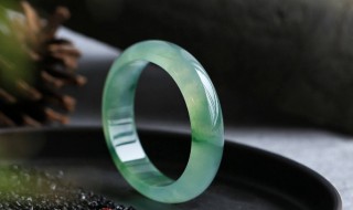 冬天能戴翡翠手镯吗 冬天戴翡翠玉镯好吗