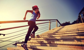 周公解梦梦到下楼是什么意思 梦见自己上楼又下楼是什么意思