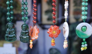 洗澡能带翡翠吗（洗澡能带翡翠吗?）