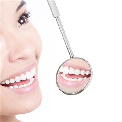 口腔里面长了一个黑点的是什么东西？