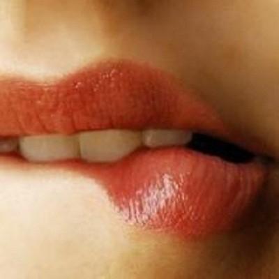 咬嘴唇是怎么回事