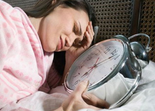 越躺越睡不着？穴位按摩摆脱失眠