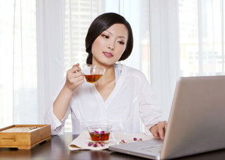 月经期间痛经怎么办啊？