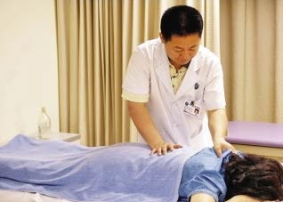 治疗月经不调的推拿的手法