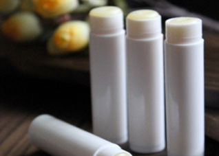 润唇膏会伤害唇部肌肤吗