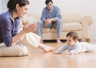 怎样让宝宝学习正确的爬行