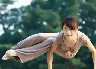 推荐几个快速瘦腰的瘦腰动作