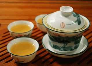 职场男士多吃鱼多喝汤可帮助减压