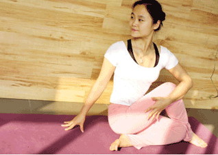 减肚子瑜伽动作 高效减肚腩