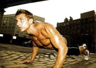 老伯都有马甲线 你好意思胖吗