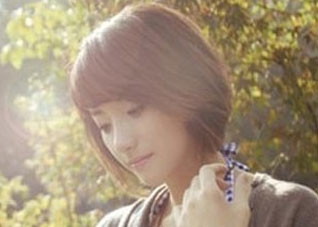 秋天不如做个亮丽短发