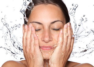 这七款水可以帮助你的脸越洗越白