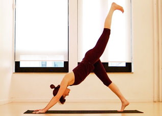 室内练瑜伽让你在家轻松瘦