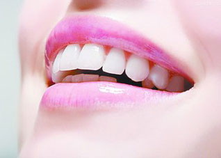 有哪些牙齿美白的方法呢