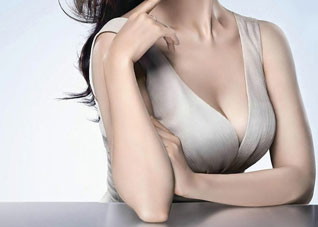 几招使胸部健美的方法