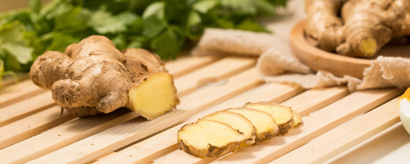 大姜劈叶子是什么原因 大姜劈叶子怎么治疗