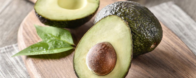 牛油果如何挑选（牛油果如何挑选熟的）