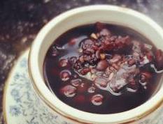 黑米赤豆粥的材料和做法步骤 黑米赤豆薏仁粥的做法大全