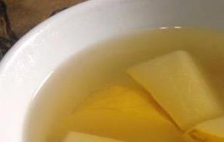 热鸭梨水的功效与作用（热水泡鸭梨有什么功效）