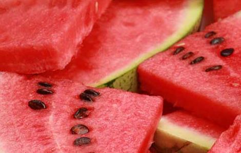 西瓜不能和什么一起吃