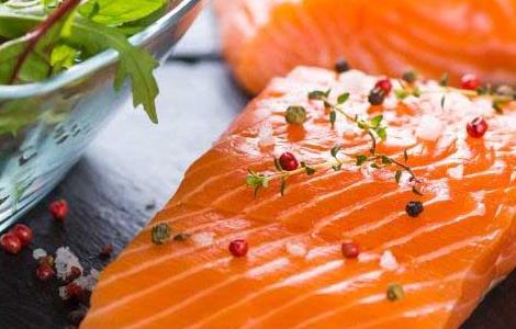 三文鱼不能和什么一起吃