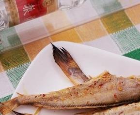香烤黄鱼材料和做法 香烤小黄鱼的做法
