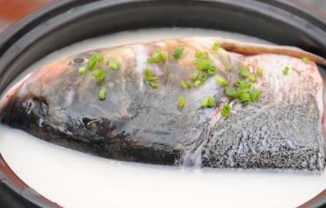天麻炖鱼头
