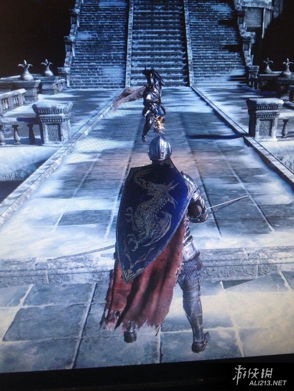 《黑暗之魂3》银骑士打法小技巧分享 黑魂三黑暗骑士怎么打