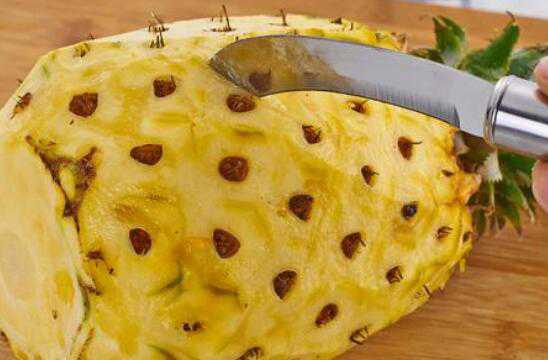 菠萝怎么削皮，怎么快捷的削菠萝皮 菠萝如何快速削皮