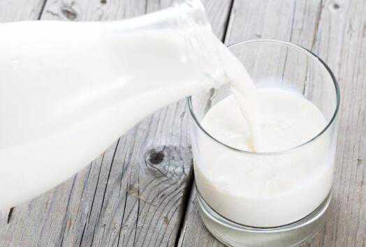 喝纯牛奶的好处，喝纯牛奶会长高吗 喝纯牛奶对长高有好处吗
