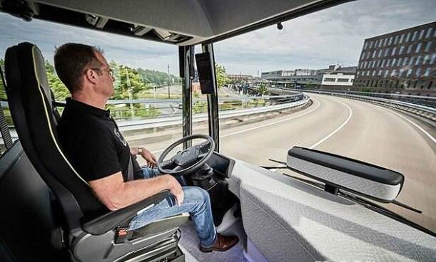 牢记好这5个驾驶常识,有效降低交通路上行车风险3