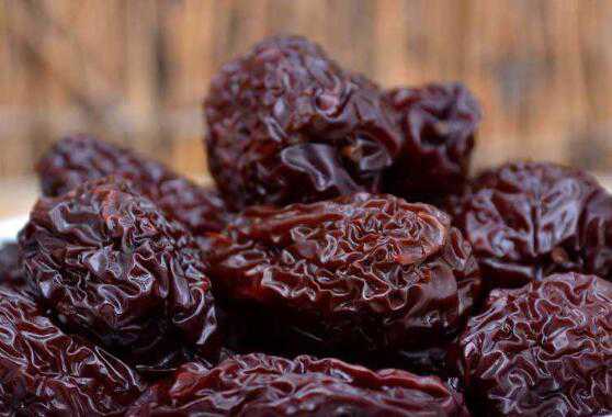 马牙枣和黑枣的区别（马牙枣和黑枣的区别图片）