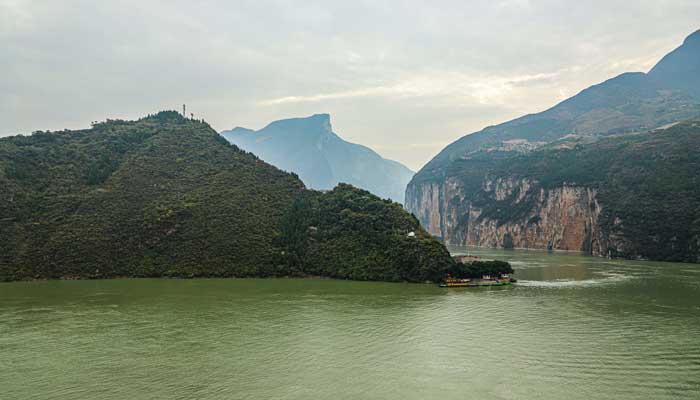 山峡大坝在长江的哪个部分