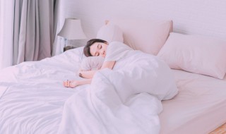 梦到猫往身上扑甩不掉（怀孕梦到猫往身上扑甩不掉）