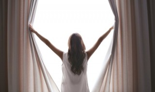 家里窗户要开着好还是关着好（家里窗户是开着还是关着好）