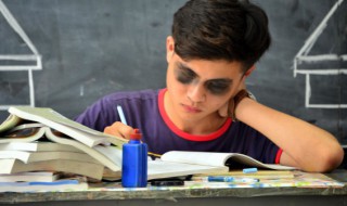 金字旁加个田（金字旁加个田字念什么）