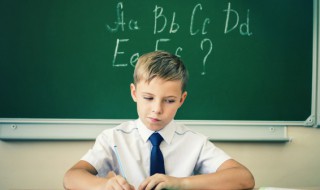 足字旁加石字念什么 足字旁加石字读什么