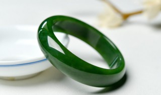 翡翠为什么要赌石切开（赌石为什么从中间切开）