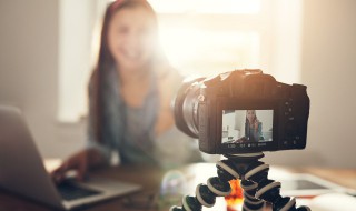 剪映怎么制作人物出场介绍（剪映怎么添加人物出场介绍）