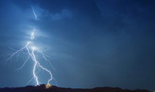 梦到闪电（梦到闪电和大暴雨是什么征兆）