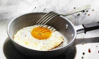 荷包蛋怎么煎不散 荷包蛋怎么煎不散开