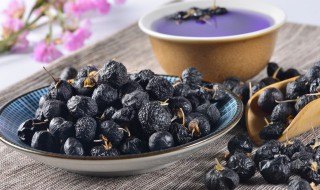 黑枸杞泡水的作用与功效（黑枸杞泡水喝有什么作用和功效）