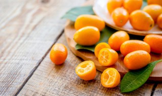 金桔苹果煮水喝有什么功效(金桔苹果煮水的功效)