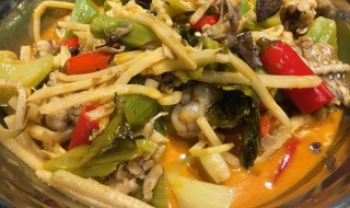 酸笋煮鸡（云南酸笋煮鸡）