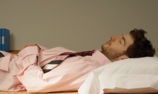 梦见下雨自己没淋着什么意思（梦见下雨别人淋雨自己没有淋）