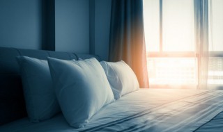 梦见锤子砸钉子什么意思（做梦锤钉子）