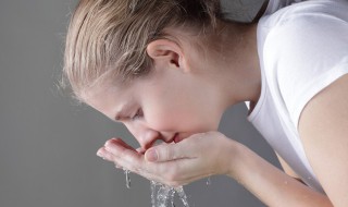 白醋和洗面奶使用顺序（白醋洗脸是先用洗面奶还是先用白醋）