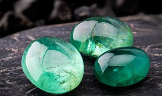 翡翠原石莽带（翡翠原石蟒带图片）