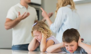 孩子偷偷拿钱该怎么教育（偷钱的小孩怎么教育才好）
