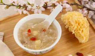 银耳莲子汤能隔夜喝吗（隔夜的莲子银耳汤可以喝吗）